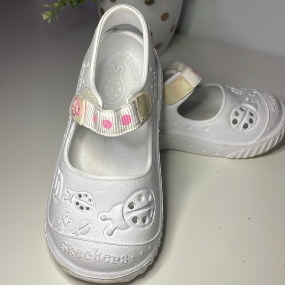 SKECHERS. KIDS SHOES. GIRLS WHITE ULTRALIGHT WHITE SHOES SIZE 8 - Picture 5 of 17